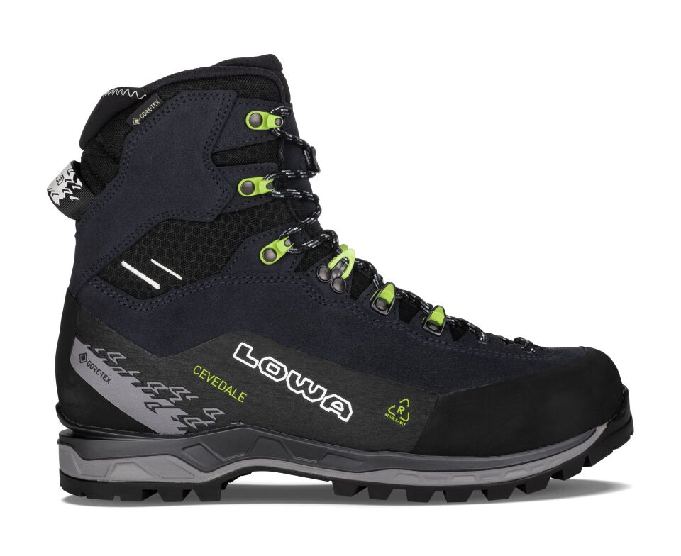 LOWA CEVEDALE PRO GTX MID