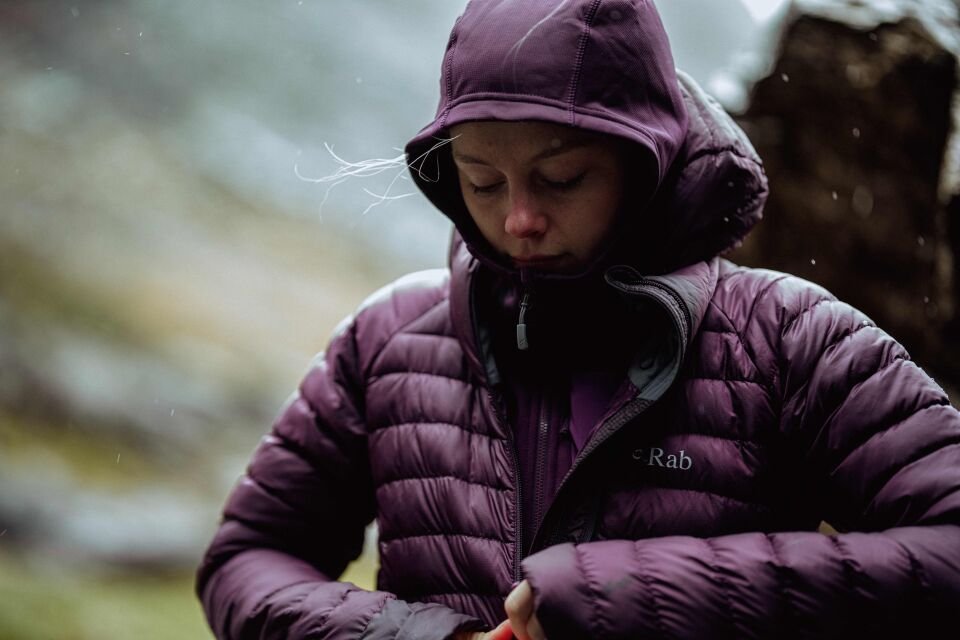 RAB MICROLIGHT ALPINE HOODY 700FP KADIN Kaztüyü Mont MULBERRY