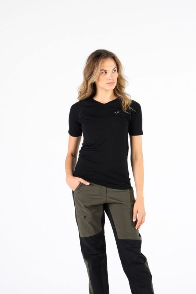 Woolona 100% Merinos Yün Elma Siyah Kadın Kısa Kollu Yuvarlak Yaka Tshirt
